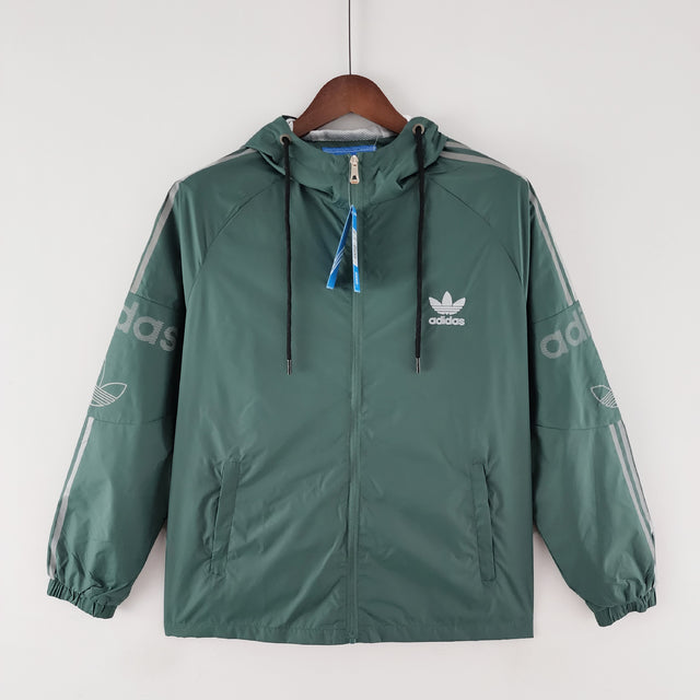 Nome do Produto: Corta Vento Verde e Cinza Produto: Corta Vento Cores: Verde e Cinza Marca: Adidas Categoria: Conjuntos Esportivos e Corta Ventos Gênero: Masculino |Frete Grátis para todo Brasil | Farda de Boleiro