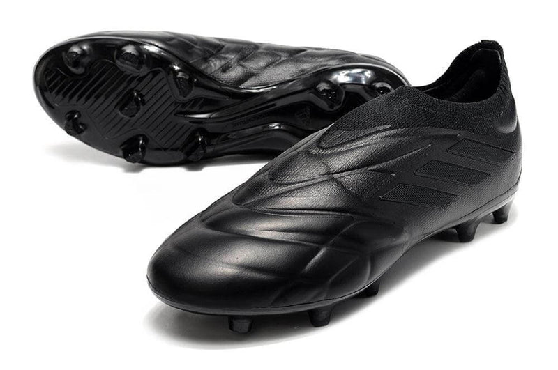 A nova Chuteira da Adidas de Campo Copa Pure+ FG Preta "Nightstrike Pack" na Farda de Boleiro, a Nova Copa Pure+ garante qualidade e muito conforto..