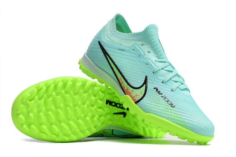 Tenha muito mais VELOCIDADE com a Nike Air Zoom Mercurial Vapor 15 Elite de Society na Farda de Boleiro, a qualidade de Jogadores Profissionais!