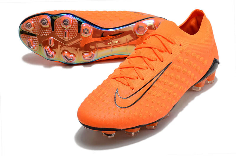 A novíssima Phantom Ultra Venom Elite FG Laranja, a chuteira de edição especial que homenageia o modelo clássico Hypervenom e o combina com a série Phantom