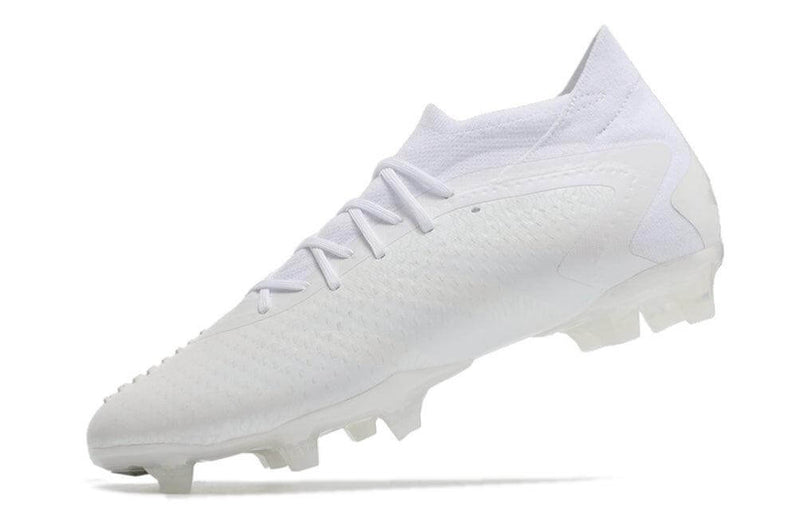 A nova Chuteira da Adidas de Campo Predator Accuracy.1 FG Branca "Pearlized Pack" na Farda de Boleiro, Garanta a qualidade de Jogadores Profissionais Elite