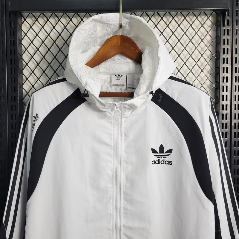 Nome do Produto: Corta Vento Adidas ADN 10K Branco e Preto Produto: Corta Vento  Cores: Branco e Preto  Marca: Adidas Categoria: Corta Vento - Adidas Gênero: Unissex |Frete Grátis para todo Brasil | Farda de Boleiro