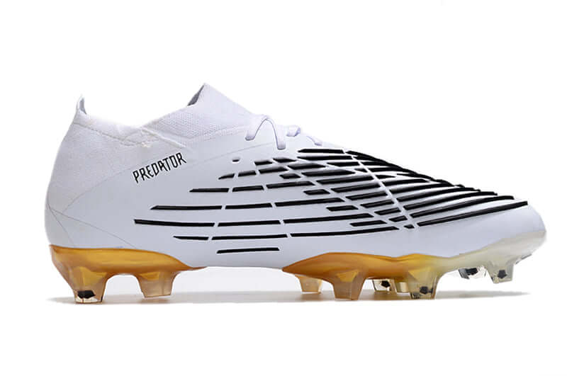 A nova Chuteira da Adidas de Campo Predator Edge.1 FG Branca e Preto na Farda de Boleiro, Garanta a qualidade de Jogadores Profissionais