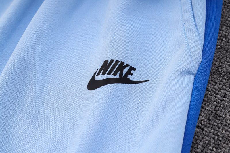 Nome do Produto: Conjunto de Moletom Nike Sportswear Tech Overlay Azul Produto: Conjunto de Moletom Nike Overlay (Jaqueta com capuz + Calça) Cores: Azul Marca: Nike Categoria: Conjuntos de Moletom de Frio Gênero: Masculino |Frete Grátis para todo Brasil |