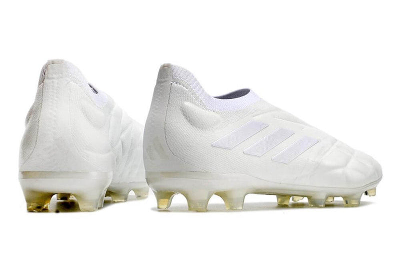 Adquira a nova Chuteira da Adidas Copa Pure+ Branca "Pearlized Pack" na Farda de Boleiro, a Nova Copa Pure+ garante Controle de Bola e muito conforto