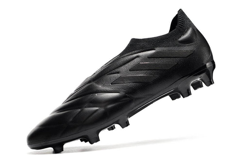 A nova Chuteira da Adidas de Campo Copa Pure+ FG Preta "Nightstrike Pack" na Farda de Boleiro, a Nova Copa Pure+ garante qualidade e muito conforto..