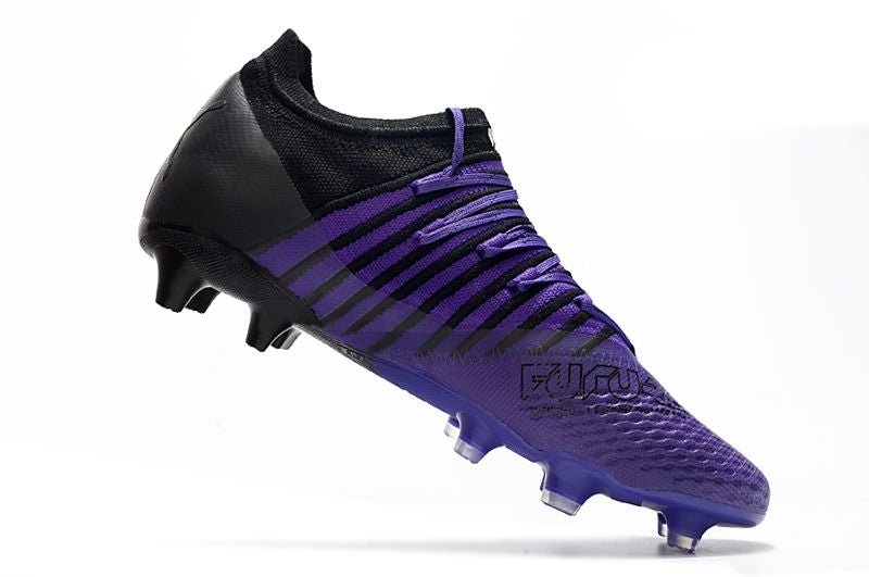 Tenha muito mais CONTROLE com a Puma Future Z 1.3 FG Roxo e Preto na Farda de Boleiro, Garanta a qualidade de Jogadores Profissionais Elite!