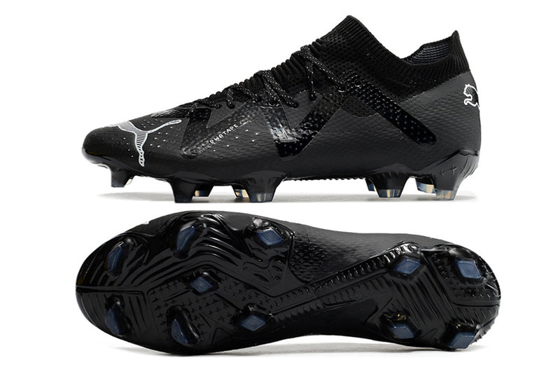 Tenha muito mais CONTROLE com a Puma Future Ultimate FG Preta "Eclipse Pack" na Farda de Boleiro, Garanta a qualidade de Jogadores Profissionais Elite!