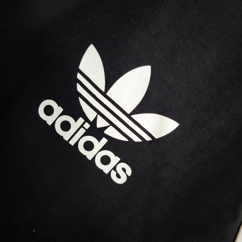 Nome do Produto: Corta Vento Adidas ADN 10K Preto e Branco Produto: Corta Vento  Cores: Preto e Branco Marca: Adidas Categoria: Corta Vento - Adidas Gênero: Unissex |Frete Grátis para todo Brasil | Farda de Boleiro