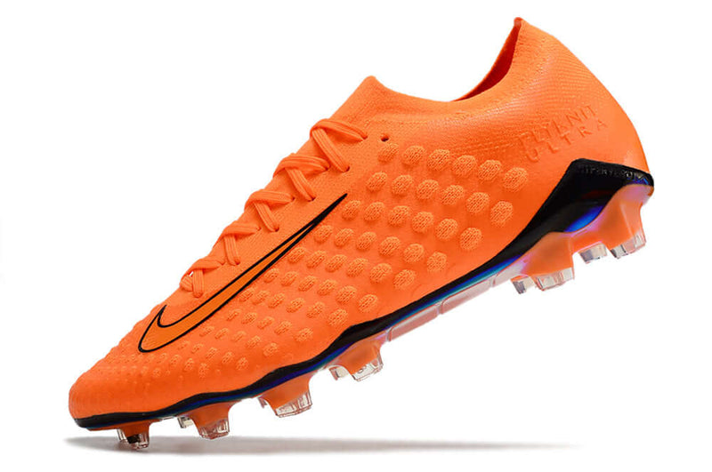 A novíssima Phantom Ultra Venom Elite FG Laranja, a chuteira de edição especial que homenageia o modelo clássico Hypervenom e o combina com a série Phantom