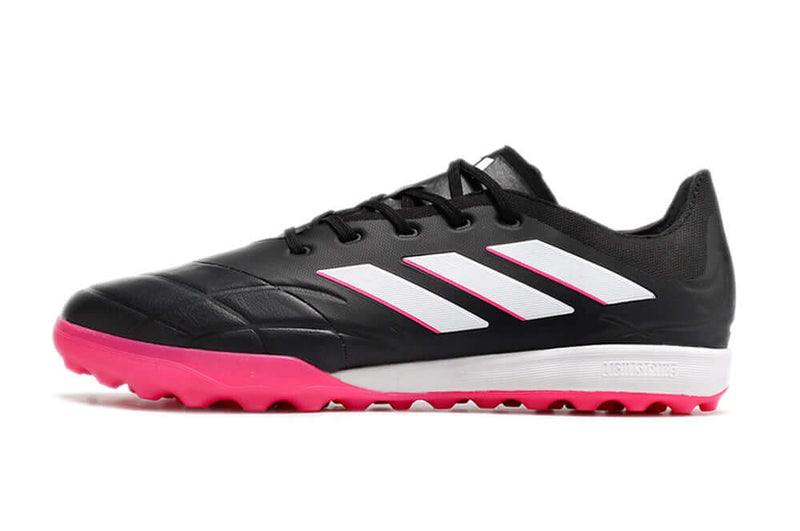 Chuteira Adidas Copa Pure.1 de Society a Chuteira que garante CONFORTO e CONTROLE para o Atleta, adquira na Farda de Boleiro, Garanta a qualidade de Jogadores Profissionais!