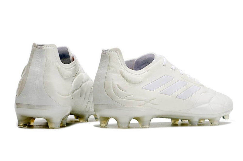 Adquira a nova Chuteira da Adidas Copa Pure.1 Branca "Pearlized Pack" na Farda de Boleiro, a Nova Copa Pure.1 garante Controle de Bola e muito conforto