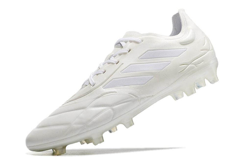 Adquira a nova Chuteira da Adidas Copa Pure.1 Branca "Pearlized Pack" na Farda de Boleiro, a Nova Copa Pure.1 garante Controle de Bola e muito conforto