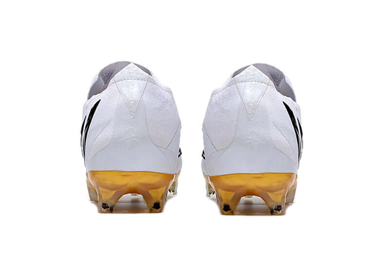 A nova Chuteira da Adidas de Campo Predator Edge.1 FG Branca e Preto na Farda de Boleiro, Garanta a qualidade de Jogadores Profissionais