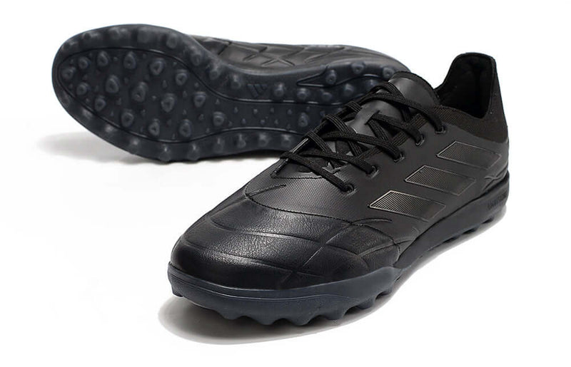 Chuteira Adidas Copa Pure.1 de Society a Chuteira que garante CONFORTO e CONTROLE para o Atleta, adquira na Farda de Boleiro, Garanta a qualidade de Jogadores Profissionais!