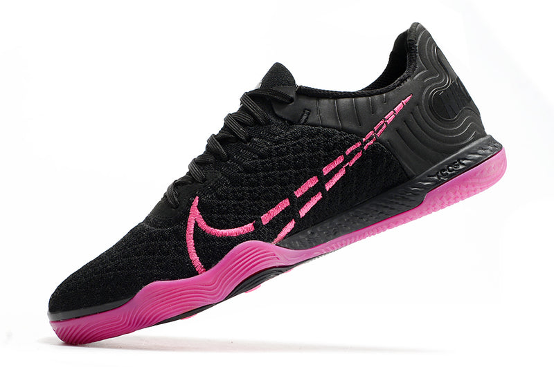 Tenha muito mais CONTROLE com a Nike React Gato Preto e Rosa De Futsal na Farda de Boleiro, Garanta a qualidade e FRETE GRÁTIS!