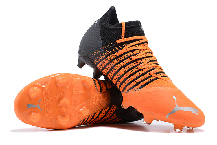 Tenha muito mais CONTROLE com a Puma Future Z 1.3 FG Laranja e Preta "Instinct Pack" na Farda de Boleiro, Garanta a qualidade de Jogadores Profissionais Elite!