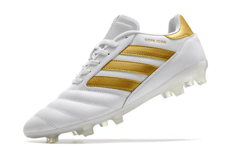 Compre sua Chuteira Campo Adidas Copa Icon FG Branco e Dourado na Farda de Boleiro, o modelo oferece muito conforto e ajuda no controle de Bola