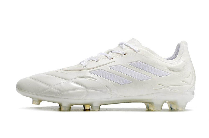 Adquira a nova Chuteira da Adidas Copa Pure.1 Branca "Pearlized Pack" na Farda de Boleiro, a Nova Copa Pure.1 garante Controle de Bola e muito conforto