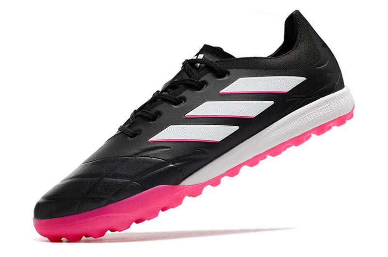 Chuteira Adidas Copa Pure.1 de Society a Chuteira que garante CONFORTO e CONTROLE para o Atleta, adquira na Farda de Boleiro, Garanta a qualidade de Jogadores Profissionais!