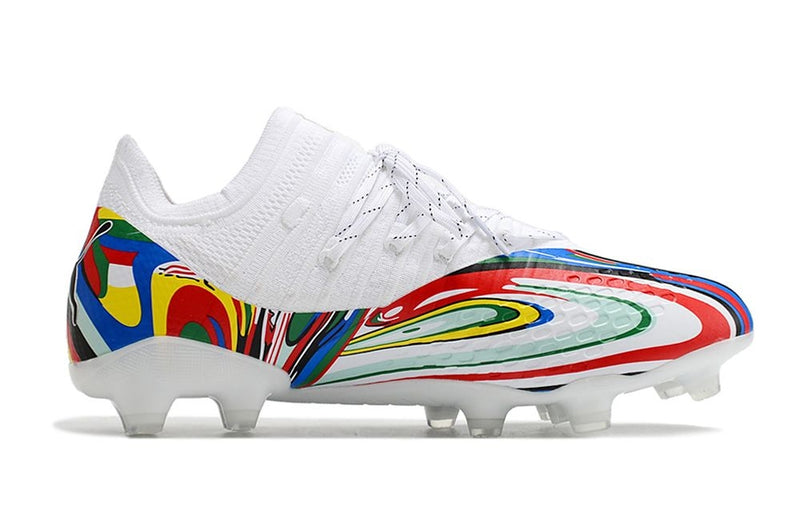 Tenha muito mais CONTROLE com a Puma Future Z 1.3 FG Branca e Multicolor na Farda de Boleiro, Garanta a qualidade de Jogadores Profissionais Elite!