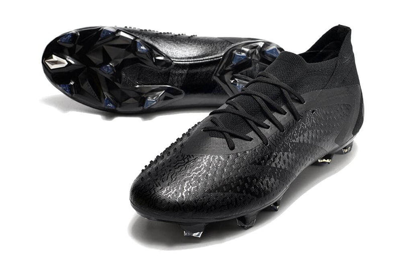 A nova Chuteira da Adidas de Campo Predator Accuracy.1 Preta "Nightstrike Pack" na Farda de Boleiro, Garanta a qualidade de Jogadores Profissionais Elite