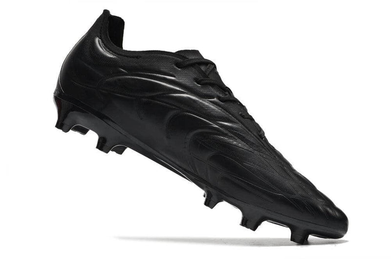 A nova Chuteira da Adidas de Campo Copa Pure.1 FG Preta "Nightstrike Pack" na Farda de Boleiro, a Nova Copa Pure.1 garante qualidade e muito conforto..