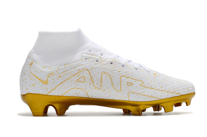 Velocidade é com Nike Mercurial Superfly Elite FG Branca e Dourada na Farda de Boleiro, Garanta a qualidade de Jogadores Profissionais e FRETE GRÁTIS!