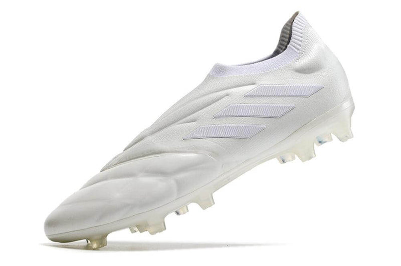 Adquira a nova Chuteira da Adidas Copa Pure+ Branca "Pearlized Pack" na Farda de Boleiro, a Nova Copa Pure+ garante Controle de Bola e muito conforto