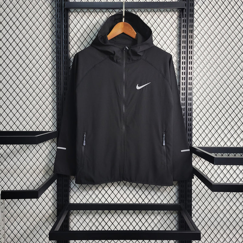 Corta vento clearance nike essential