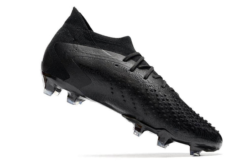 A nova Chuteira da Adidas de Campo Predator Accuracy.1 Preta "Nightstrike Pack" na Farda de Boleiro, Garanta a qualidade de Jogadores Profissionais Elite