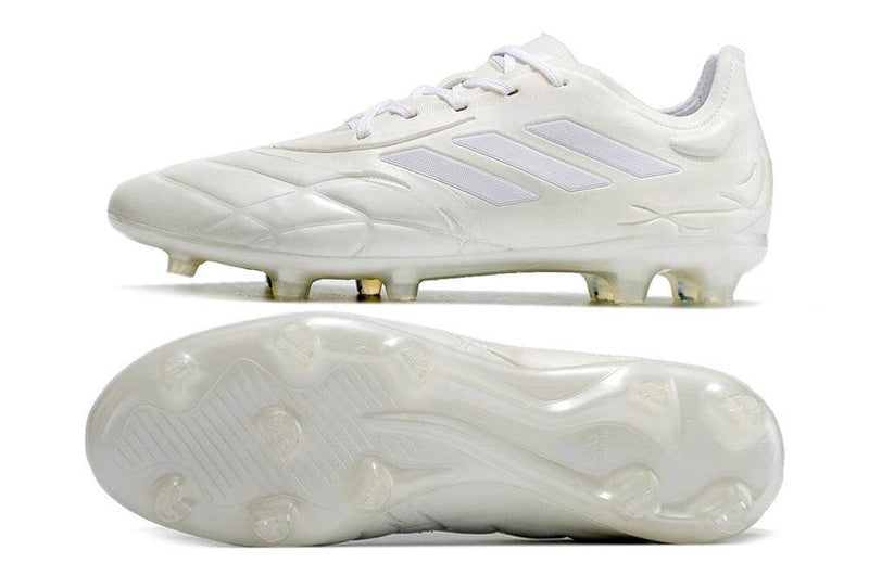 Adquira a nova Chuteira da Adidas Copa Pure.1 Branca "Pearlized Pack" na Farda de Boleiro, a Nova Copa Pure.1 garante Controle de Bola e muito conforto