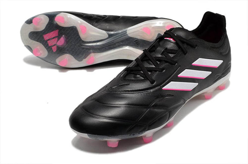 A nova Chuteira da Adidas de Campo Copa Pure.1 FG Preta, Rosa e Branca "Own You Football Pack" na Farda de Boleiro, a Nova Copa Pure.1 garante qualidade e muito conforto..