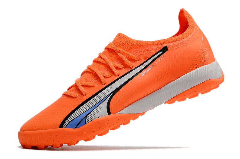 Tenha muito mais AGILIDADE com a Puma Ultra Ultimate Society Laranja "Supercharge Pack" na Farda de Boleiro, Garanta a qualidade de Jogadores Elite!