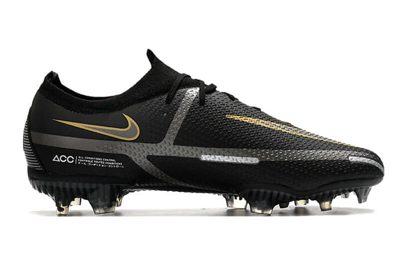 Controle é com Nike Phantom GT2 Elite FG Preta e Dourado "Shadow Pack" na Farda de Boleiro, Garanta a qualidade de Jogadores Profissionais Elite e FRETE GRÁTIS!