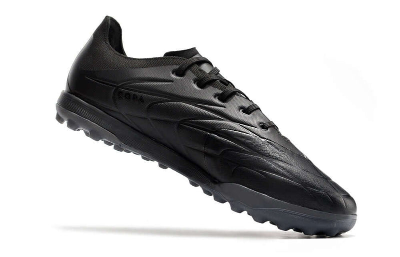 Chuteira Adidas Copa Pure.1 de Society a Chuteira que garante CONFORTO e CONTROLE para o Atleta, adquira na Farda de Boleiro, Garanta a qualidade de Jogadores Profissionais!