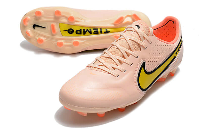 Conforto e qualidade é com NIKE Tiempo Legend 9 Elite FG Rosa e Amarelo "Lucent Pack" na Farda de Boleiro, Garanta a qualidade de Jogadores Profissionais