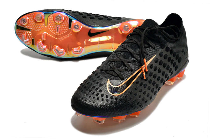 A novíssima Phantom Ultra Venom Elite FG Preta e Laranja, a chuteira de edição especial que homenageia o modelo clássico Hypervenom e o combina com a série Phantom