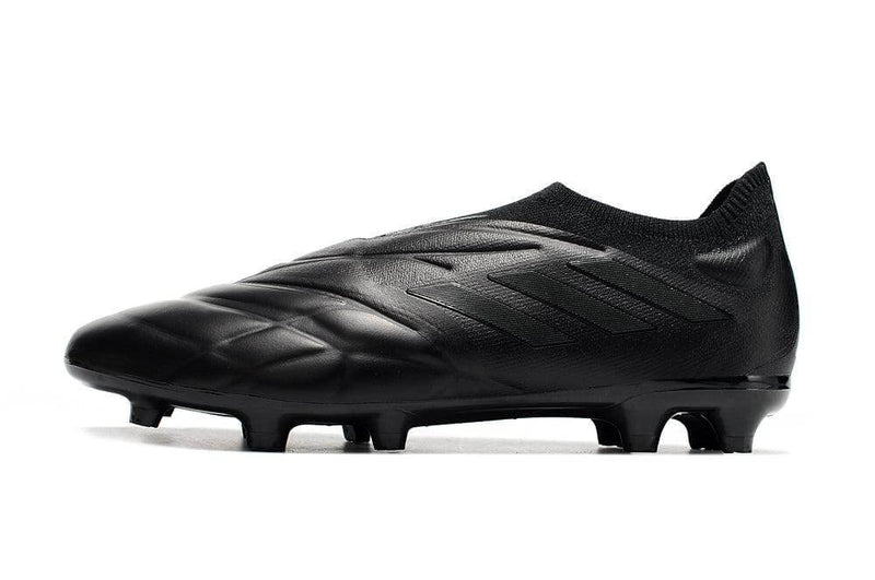 A nova Chuteira da Adidas de Campo Copa Pure+ FG Preta "Nightstrike Pack" na Farda de Boleiro, a Nova Copa Pure+ garante qualidade e muito conforto..