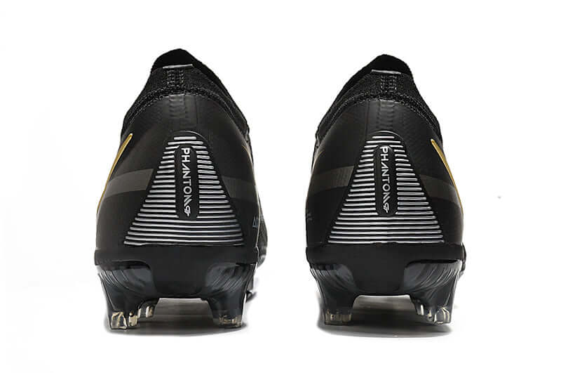 Controle é com Nike Phantom GT2 Elite FG Preta e Dourado "Shadow Pack" na Farda de Boleiro, Garanta a qualidade de Jogadores Profissionais Elite e FRETE GRÁTIS!