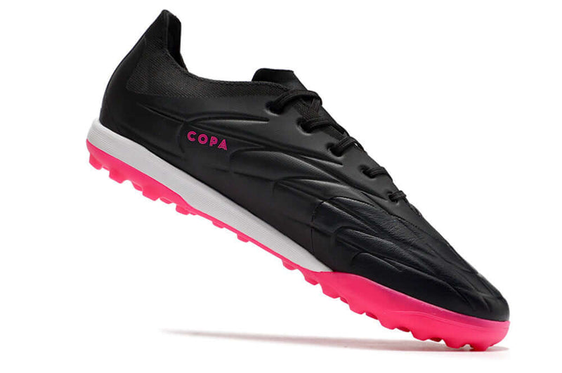 Chuteira Adidas Copa Pure.1 de Society a Chuteira que garante CONFORTO e CONTROLE para o Atleta, adquira na Farda de Boleiro, Garanta a qualidade de Jogadores Profissionais!