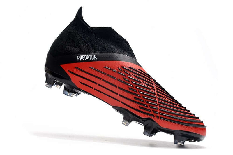 A nova Chuteira da Adidas de Campo Predator Edge+ FG Preta e Vermelha na Farda de Boleiro, Garanta a qualidade de Jogadores Profissionais Elite