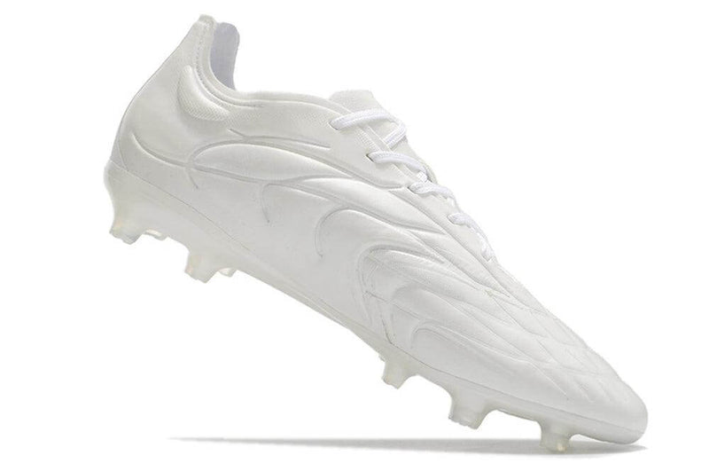 Adquira a nova Chuteira da Adidas Copa Pure.1 Branca "Pearlized Pack" na Farda de Boleiro, a Nova Copa Pure.1 garante Controle de Bola e muito conforto