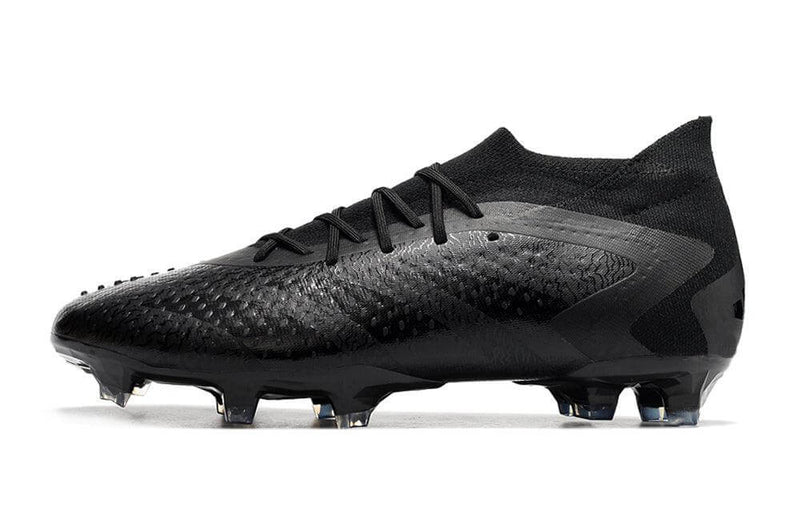 A nova Chuteira da Adidas de Campo Predator Accuracy.1 Preta "Nightstrike Pack" na Farda de Boleiro, Garanta a qualidade de Jogadores Profissionais Elite