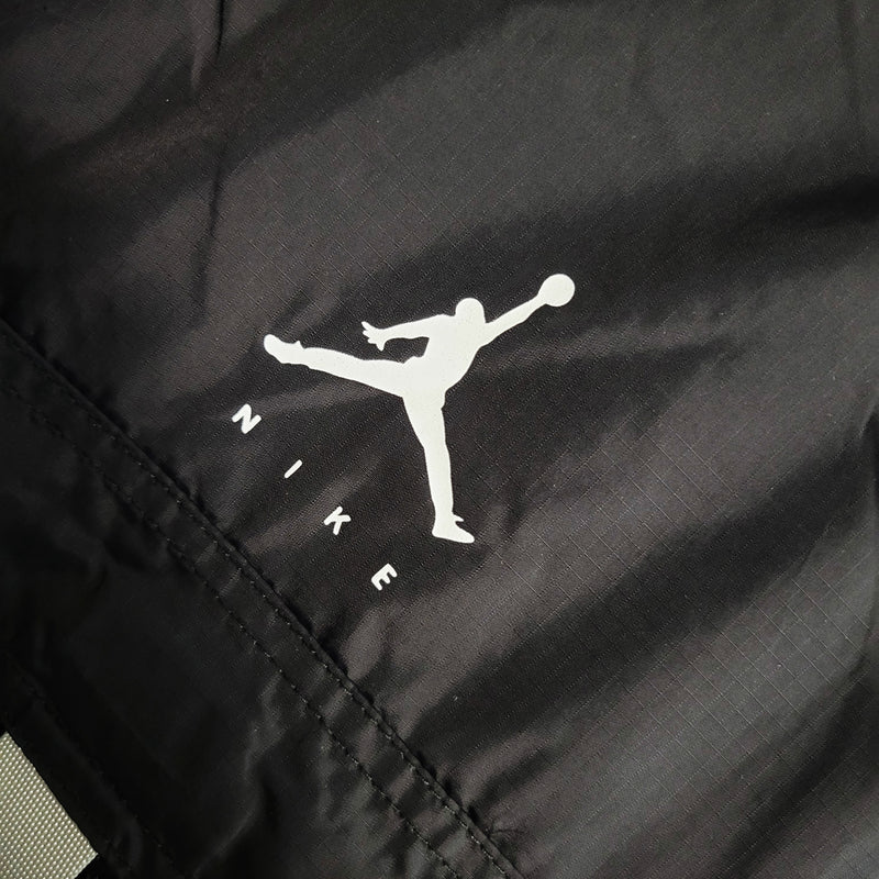 Nome do Produto: Corta Vento Nike Air Jordan Jumpman Preto Produto: Corta Vento  Cores: Preto Marca: Nike - Jordan Categoria: Corta Vento - Nike Gênero: Unissex |Frete Grátis para todo Brasil | Farda de Boleiro