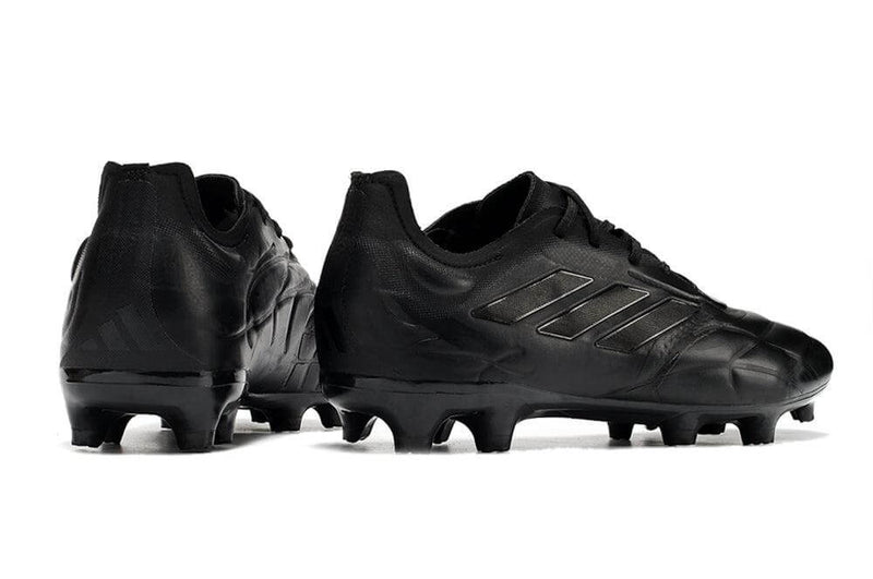 A nova Chuteira da Adidas de Campo Copa Pure.1 FG Preta "Nightstrike Pack" na Farda de Boleiro, a Nova Copa Pure.1 garante qualidade e muito conforto..