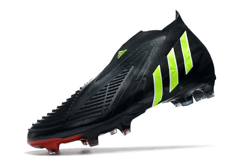 A nova Chuteira da Adidas de Campo Predator Edge.1 FG Preto e Verde "Shadow Portal Pack" na Farda de Boleiro, Garanta a qualidade de Jogadores Profissionais Elite