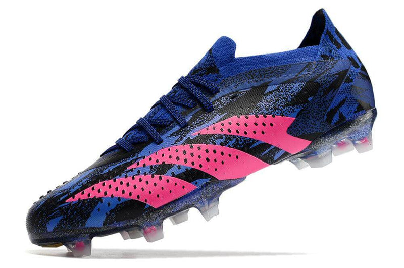 A nova Chuteira da Adidas de Campo Predator Accuracy.1 Low FG Azul e Rosa "Pogba" na Farda de Boleiro, Garanta a qualidade de Jogadores Profissionais Elite