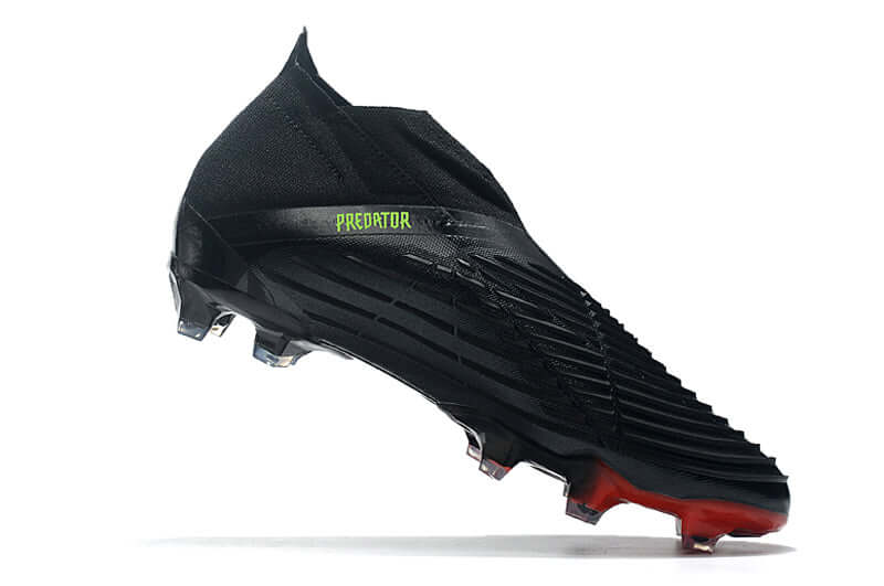 A nova Chuteira da Adidas de Campo Predator Edge.1 FG Preto e Verde "Shadow Portal Pack" na Farda de Boleiro, Garanta a qualidade de Jogadores Profissionais Elite