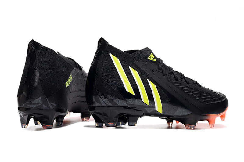 A nova Chuteira da Adidas de Campo Predator Edge.1 Low FG Preto e Verde "Shadow Portal Pack" na Farda de Boleiro, Garanta a qualidade de Jogadores Profissionais Elite